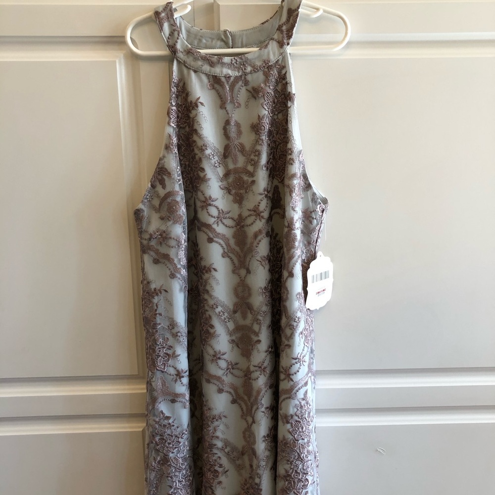 Sleeveless lace dress